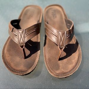 Leather flip flops